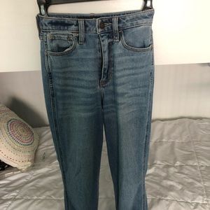 Hollister High Waisted Mom Jeans // Size 00R